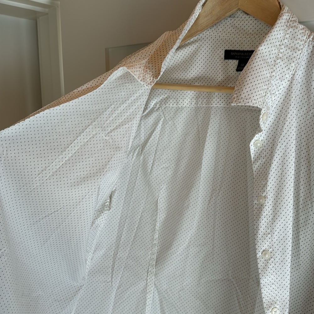 BR white Button Down w/ Black Dots #TaylorSwiftFashion - Picture 3 of 8